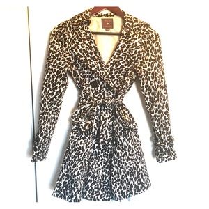 Ladies Forever 21 modern leopard trench coat